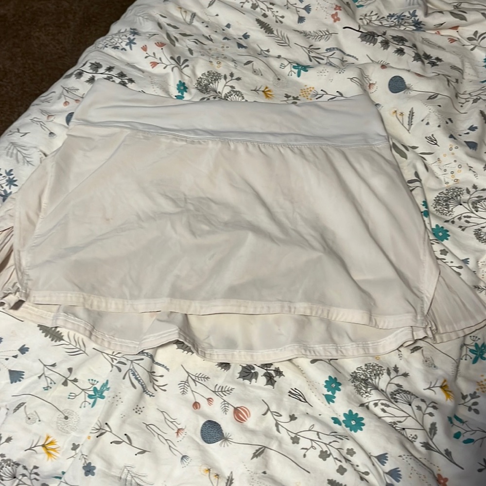 LULULEMON white tennis skirt size 6